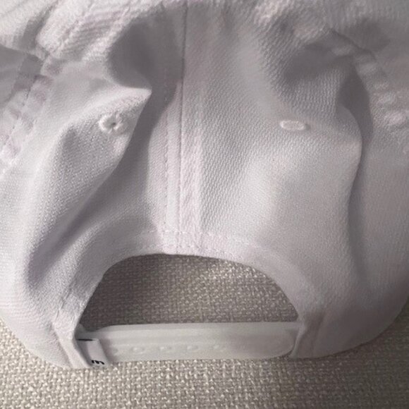 NWOT Travis Mathew Snapback Hat - Picture 3 of 5